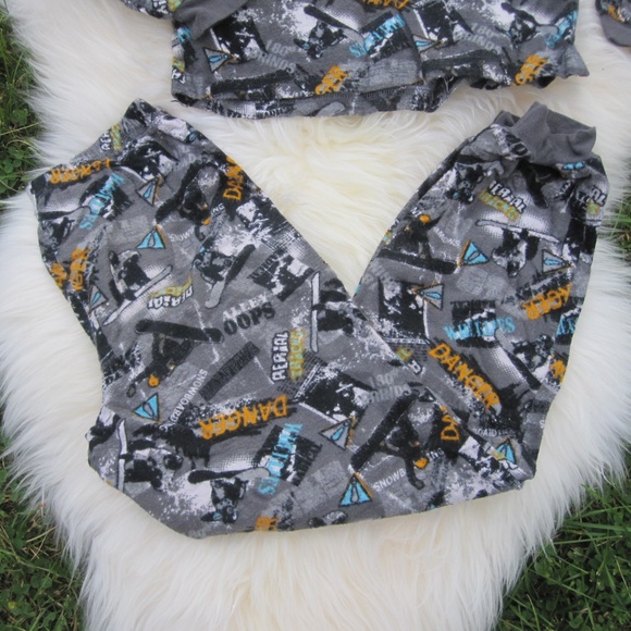 fleece pajama set, snowboard design size 10/12 M - Picture 3 of 5